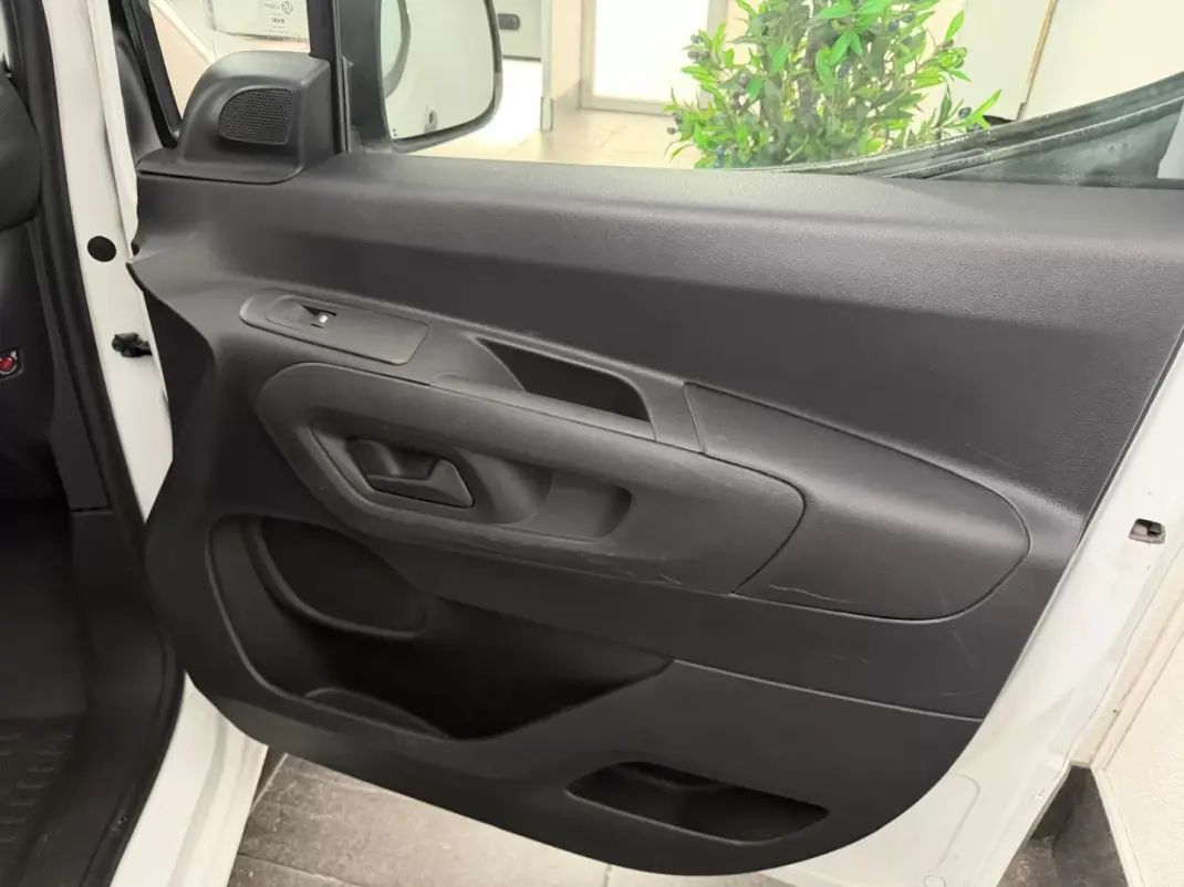 Citroën BERLINGO VAN XL 1.5 BLUE HDI 3 LUGARES 2019 - 12990 EUR, 143000 km - AUTO.MOTO.pt - 143000km - foto 19 de 25