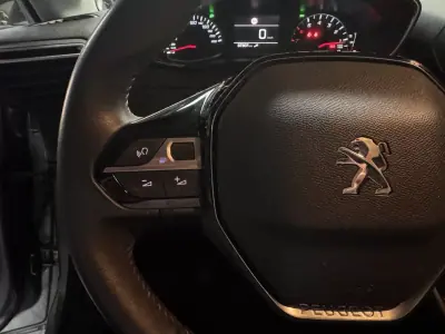 Peugeot 208 2023 - 14990 EUR, 87800 km - AUTO.MOTO.pt - 87800km - foto 21 de 30