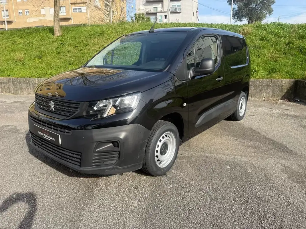Peugeot PARTNER GIRAFON 2019 - 10900 EUR, 186000 km - AUTO.MOTO.pt - 186000km - foto 1 de 27