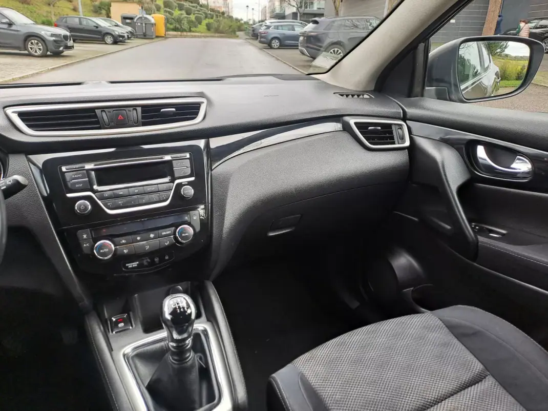 Nissan Qashqai 2015 - 13000 EUR, 125000 km - AUTO.MOTO.pt - 125000km - foto 14 de 22