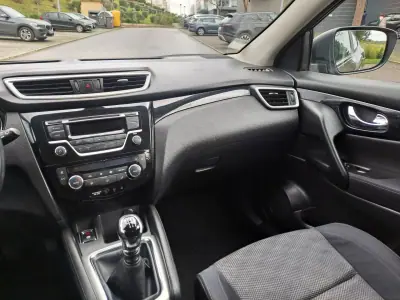Nissan Qashqai 2015 - 13000 EUR, 125000 km - AUTO.MOTO.pt - 125000km - foto 14 de 22