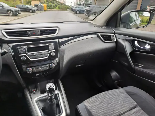 Nissan Qashqai 2015 - 13000 EUR, 125000 km - AUTO.MOTO.pt - 125000km - foto 14 de 22