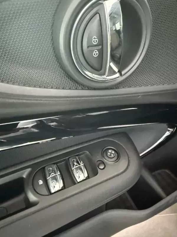 MINI Clubman 2016 - 12900 EUR, 100000 km - AUTO.MOTO.pt - 100000km - foto 10 de 15