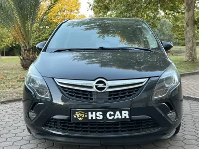 Opel Zafira 2012 — foto 2 de 58