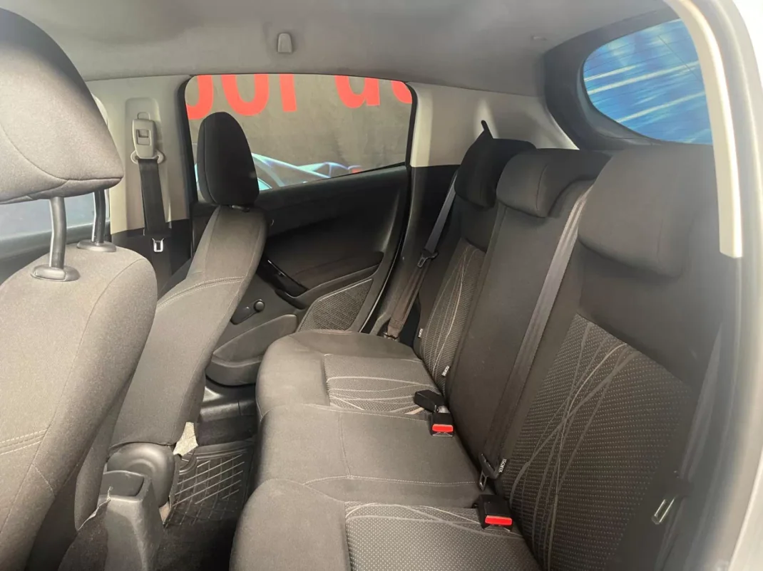 Peugeot 208 2013 - 6999 EUR, 195000 km - AUTO.MOTO.pt - 195000km - foto 28 de 35