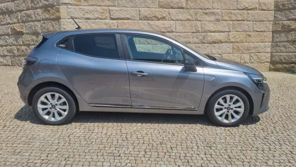 Renault Clio 2023 - 19490 EUR, 16500 km - 16500km - foto 7 de 18