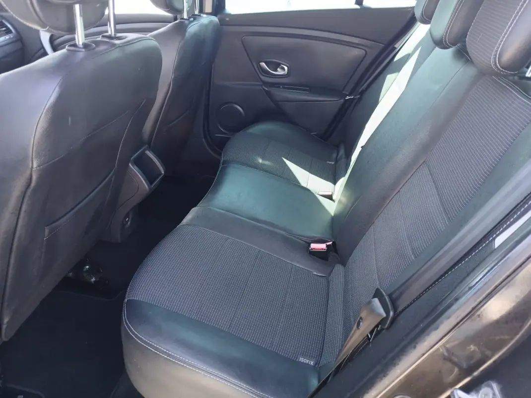 Renault Mégane 2010 - 7800 EUR, 122607 km - AUTO.MOTO.pt - 122607km - foto 20 de 29