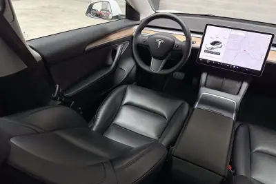 Tesla Model 3 2021 - 25450 EUR, 58710 km - AUTO.MOTO.pt - 58710km - foto 13 de 56