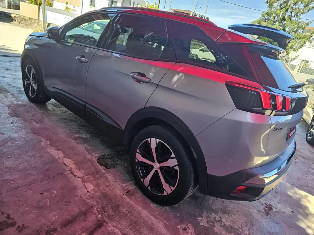 Peugeot 3008 2020 - 13999 EUR, 104000 km - AUTO.MOTO.pt - 104000km - foto 5 de 14