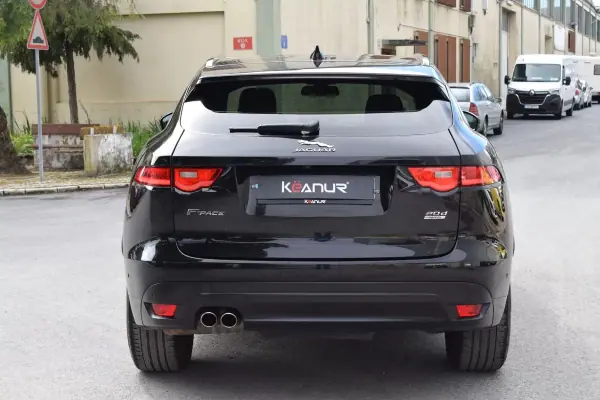 Jaguar F-Pace 2017 - 22500 EUR, 145545 km - AUTO.MOTO.pt - 145545km - foto 18 de 57
