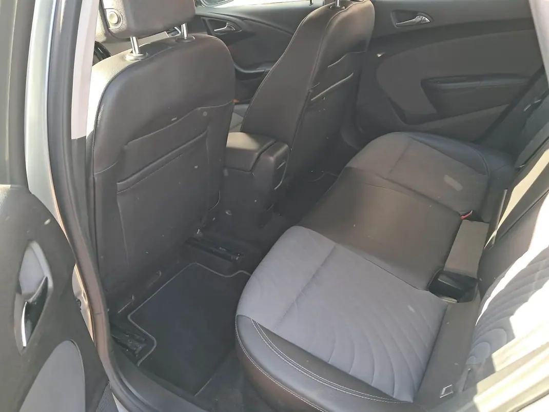 Opel Astra 2015 - 5000 EUR, 220000 km - 220000km - foto 4 de 6