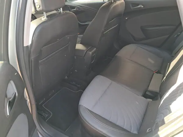 Opel Astra 2015 - 6000 EUR, 220000 km - 220000km - foto 4 de 6