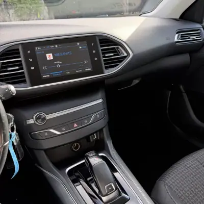 Peugeot 308 SW 2019 - 13990 EUR, 149000 km - AUTO.MOTO.pt - 149000km - foto 20 de 25