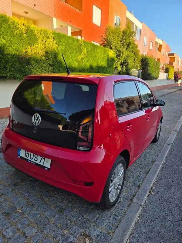 Volkswagen Up! 2018 - 8950 EUR, 81737 km - AUTO.MOTO.pt - 81737km - foto 10 de 15