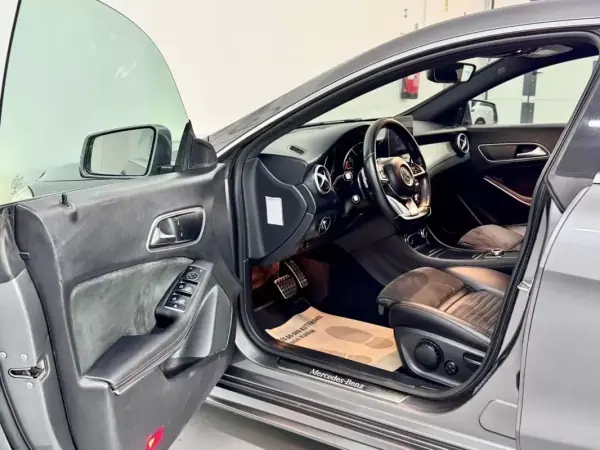 Mercedes-Benz CLA 180 2018 - 19950 EUR, 138000 km - AUTO.MOTO.pt - 138000km - foto 15 de 60