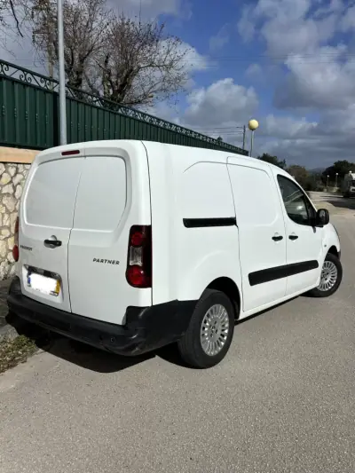 Peugeot Partner 2015 - 8900 EUR, 229000 km - AUTO.MOTO.pt - 229000km - foto 2 de 7