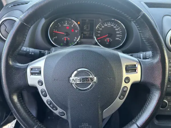 Nissan Qashqai 2013 - 12500 EUR, 102950 km - AUTO.MOTO.pt - 102950km - foto 9 de 18