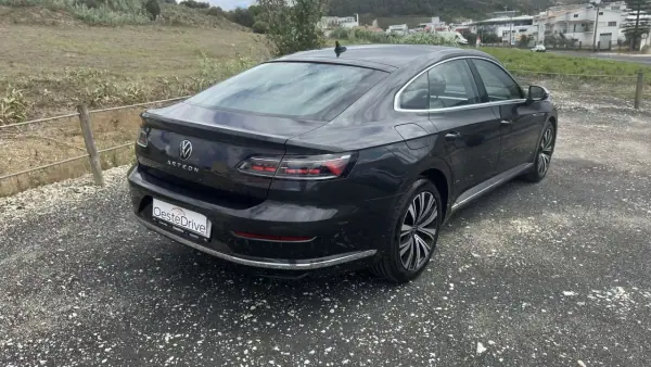 Volkswagen Arteon 2022 - 25490 EUR, 140000 km - 140000km - foto 5 de 26