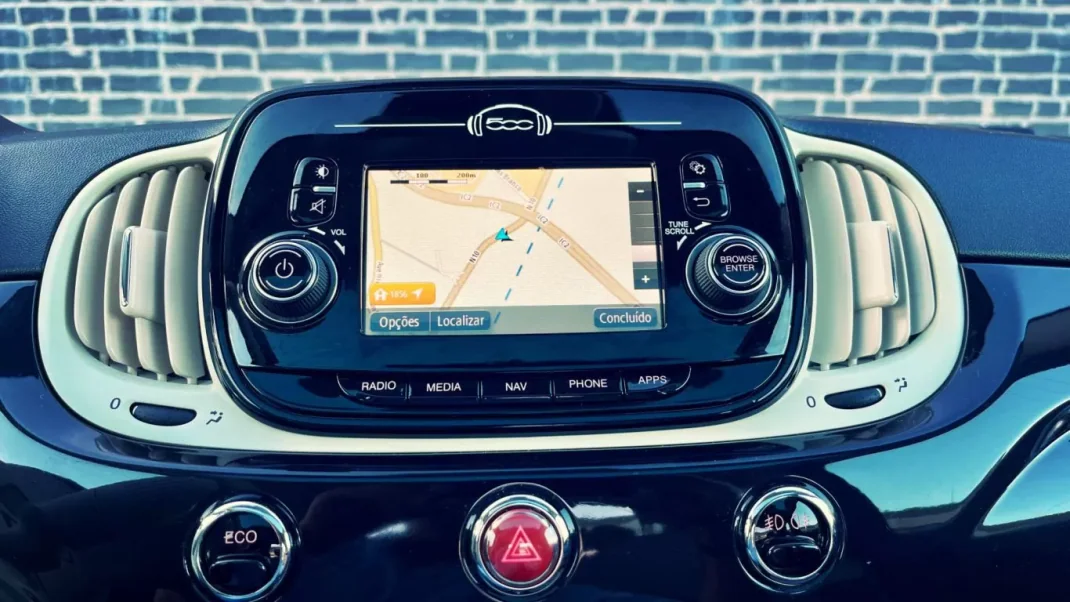 Fiat 500 2018 - 11900 EUR, 144000 km - AUTO.MOTO.pt - 144000km - foto 7 de 18