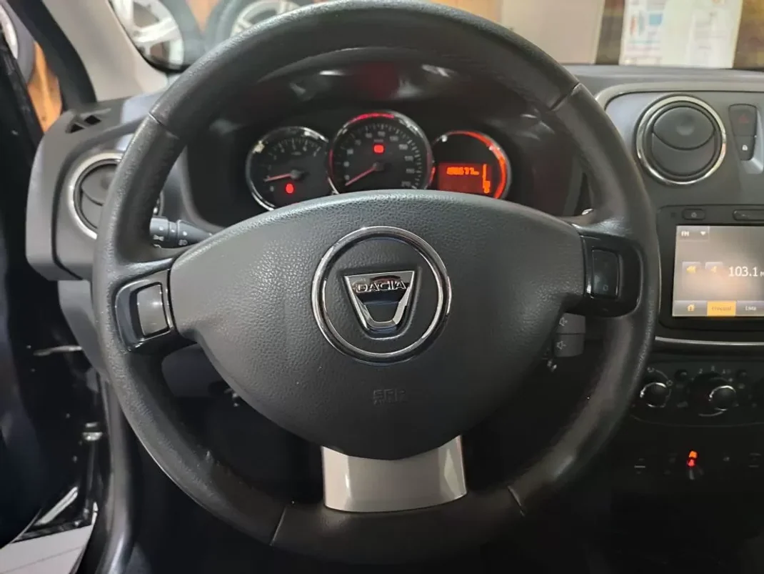 Dacia Sandero 2015 - 12900 EUR, 116000 km - AUTO.MOTO.pt - 116000km - foto 7 de 16