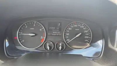 Renault Laguna 2007 - 4490 EUR, 213000 km - AUTO.MOTO.pt - 213000km - foto 12 de 16