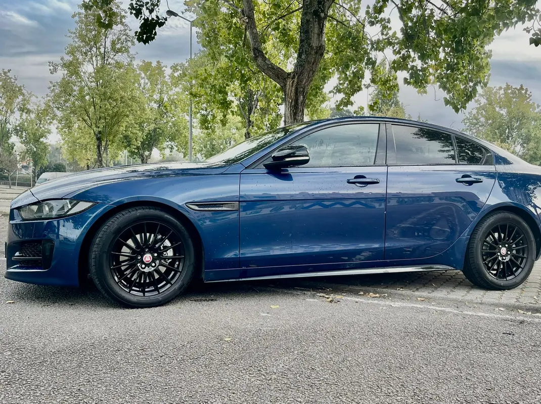 Jaguar XE 2016 - 16990 EUR, 154999 km - AUTO.MOTO.pt - 154999km - foto 6 de 13