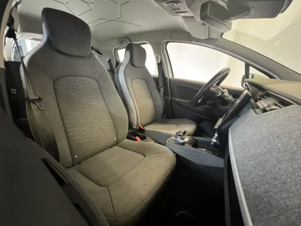 Renault Zoe 2020 - 13990 EUR, 145000 km - AUTO.MOTO.pt - 145000km - foto 8 de 52