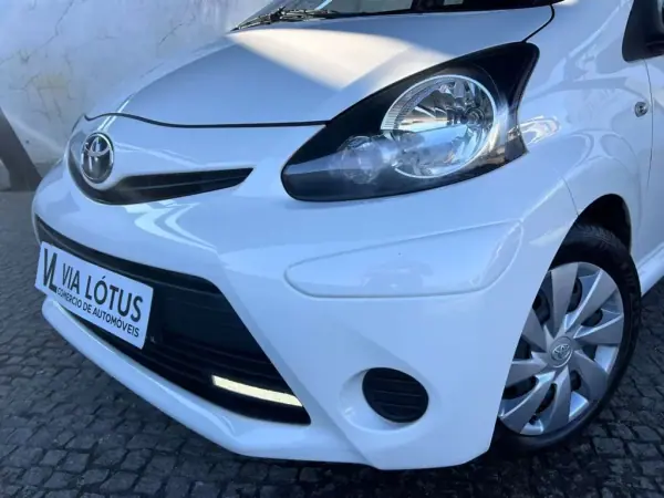 Toyota Aygo 2014 - 8900 EUR, 134000 km - AUTO.MOTO.pt - 134000km - foto 2 de 22