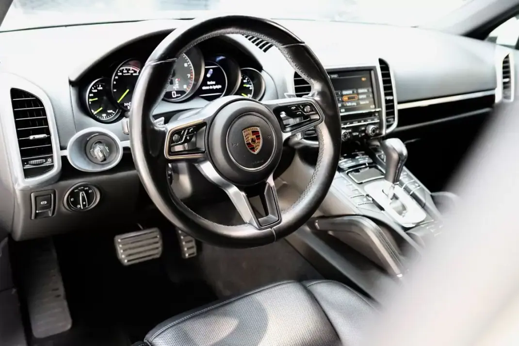 Porsche Cayenne 2015 - 41900 EUR, 140000 km - 140000km - foto 9 de 32