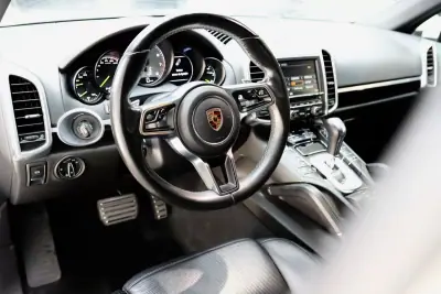 Porsche Cayenne 2015 - 41900 EUR, 140000 km - 140000km - foto 9 de 32