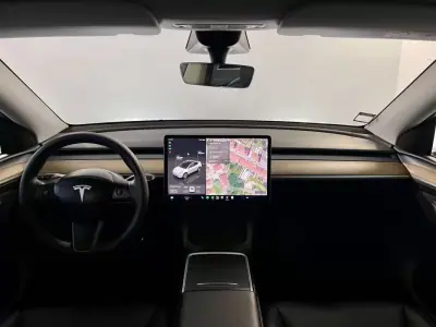 Tesla Model Y 2022 - 38750 EUR, 44000 km - AUTO.MOTO.pt - 44000km - foto 5 de 42