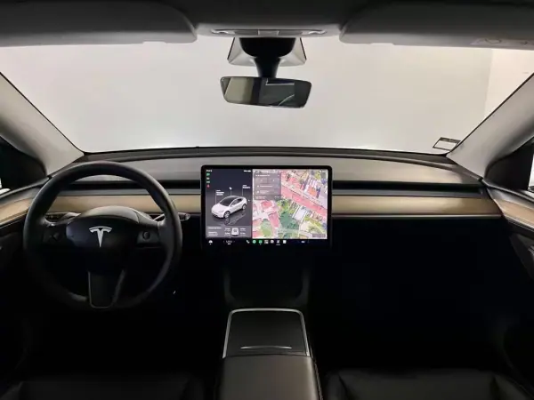 Tesla Model Y 2022 - 38750 EUR, 44000 km - AUTO.MOTO.pt - 44000km - foto 5 de 42