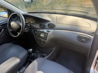 Ford Focus 2004 - 2750 EUR, 155000 km - AUTO.MOTO.pt - 155000km - foto 6 de 24