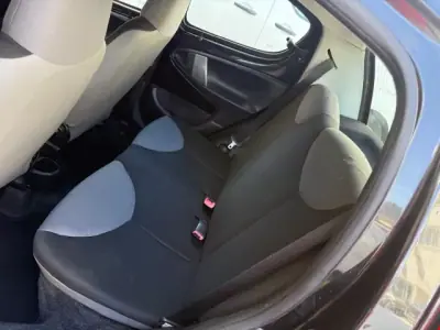 Peugeot 107 2013 - 6250 EUR, 116000 km - AUTO.MOTO.pt - 116000km - foto 17 de 26