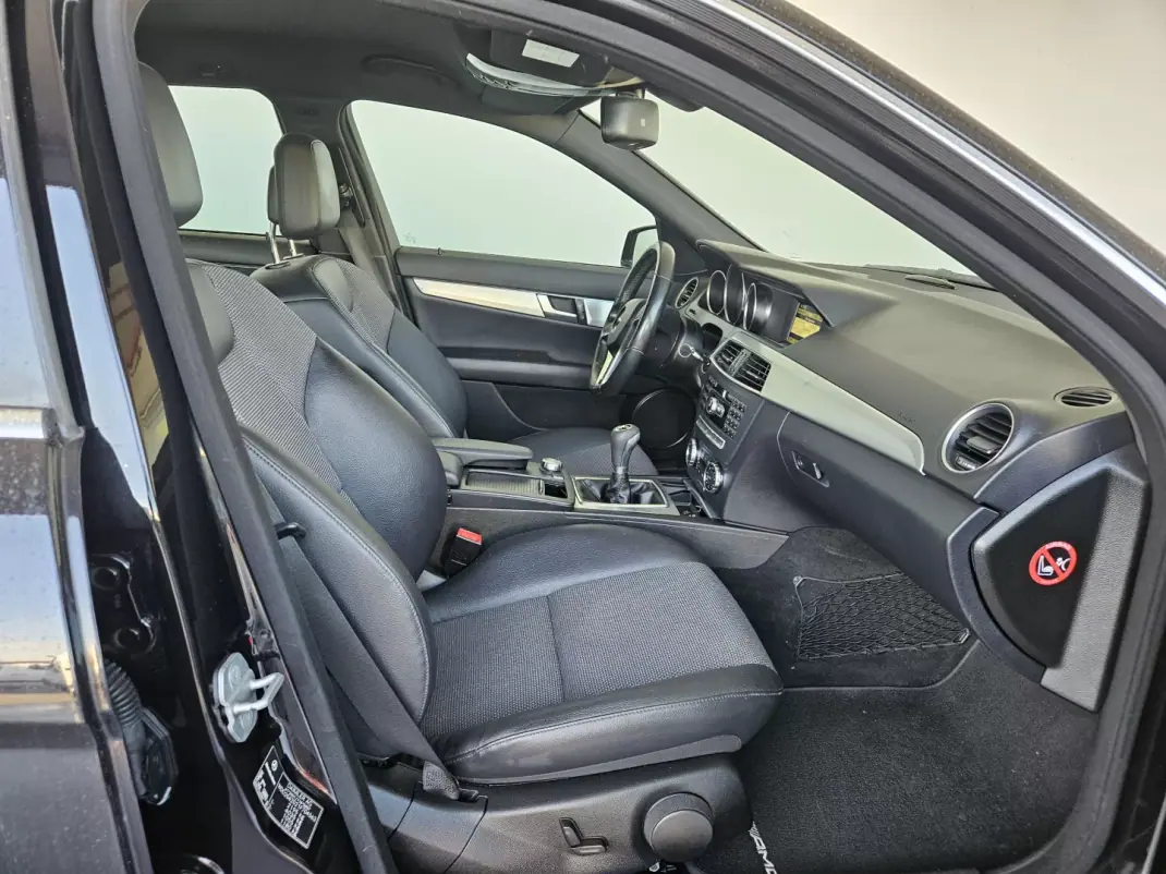 Mercedes-Benz C 220 2011 - 13750 EUR, 161000 km - AUTO.MOTO.pt - 161000km - foto 8 de 12