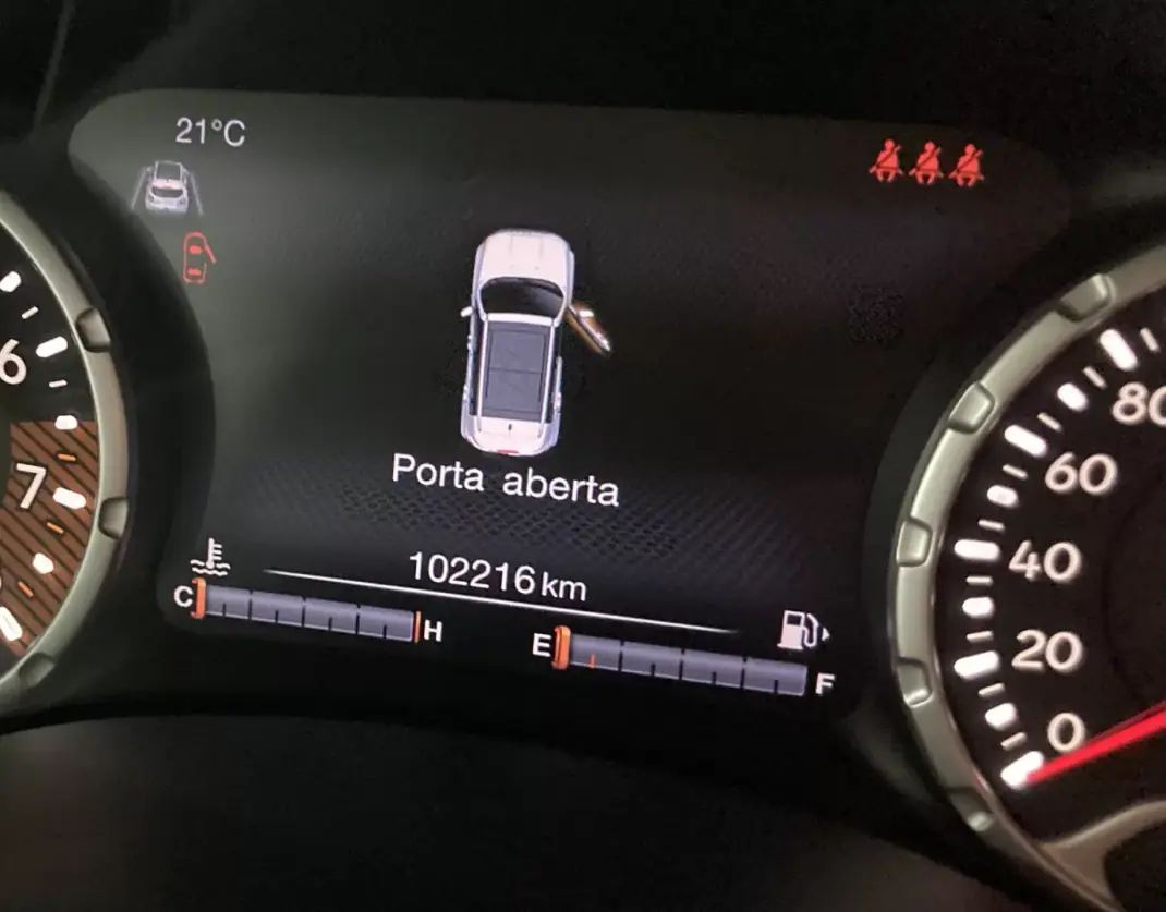 Jeep Renegade 2019 - 12900 EUR, 102216 km - AUTO.MOTO.pt - 102216km - foto 2 de 42