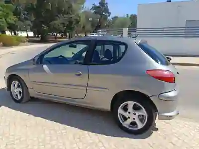 Peugeot 206 2004 - 1450 EUR, 387000 km - foto 2 de 8