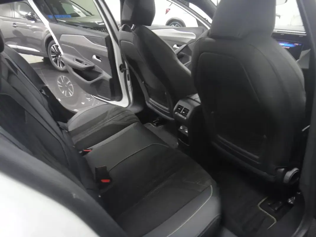 Peugeot 308 2022 - 22750 EUR, 97000 km - AUTO.MOTO.pt - 97000km - foto 19 de 33