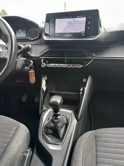 Peugeot 208 2020 - 14900 EUR, 70000 km - AUTO.MOTO.pt - 70000km - foto 53 de 57