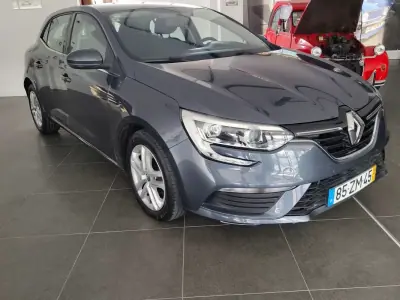 Renault Mégane 2019 - 13490 EUR, 113000 km - AUTO.MOTO.pt - 113000km - foto 2 de 9