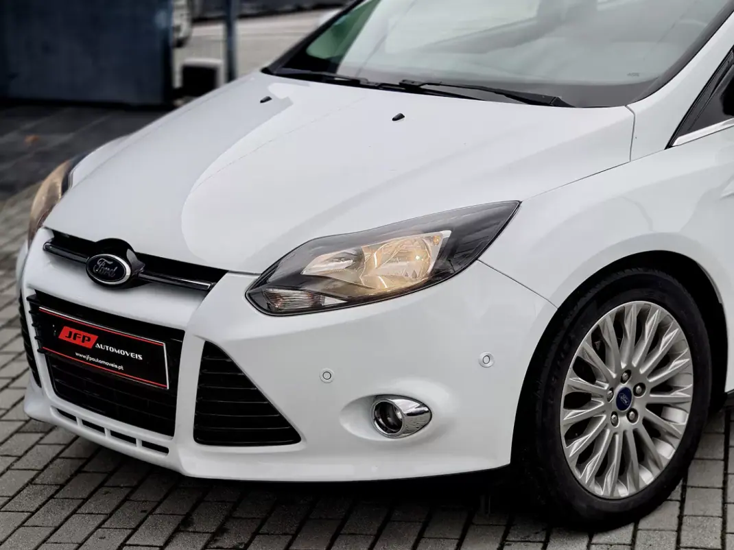 Ford Focus 2015 - 9250 EUR, 134990 km - AUTO.MOTO.pt - 134990km - foto 4 de 18