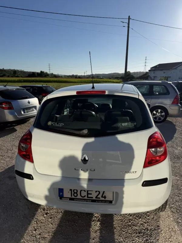 Renault Clio 2006 - 3850 EUR, 254586 km - AUTO.MOTO.pt - 254586km - foto 7 de 19