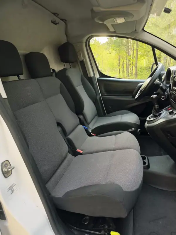 Peugeot Partner 2016 - 9990 EUR, 176000 km - AUTO.MOTO.pt - 176000km - foto 19 de 24
