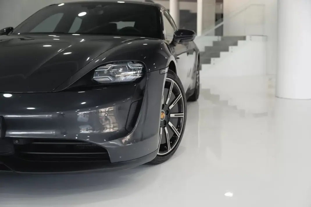 Porsche Taycan 2020 - 59950 EUR, 87282 km - 87282km - foto 5 de 46