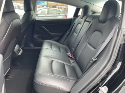 Tesla Model 3 2019 - 22995 EUR, 126801 km - AUTO.MOTO.pt - 126801km - foto 17 de 40