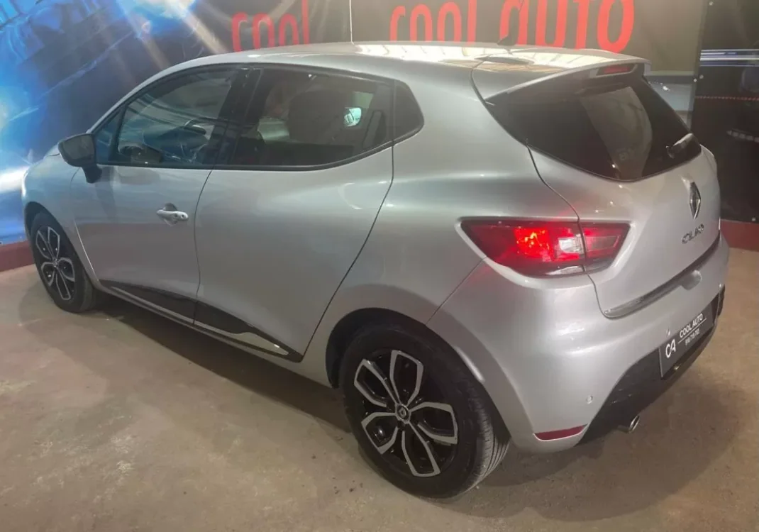 Renault Clio 2019 - 11750 EUR, 106000 km - AUTO.MOTO.pt - 106000km - foto 15 de 45