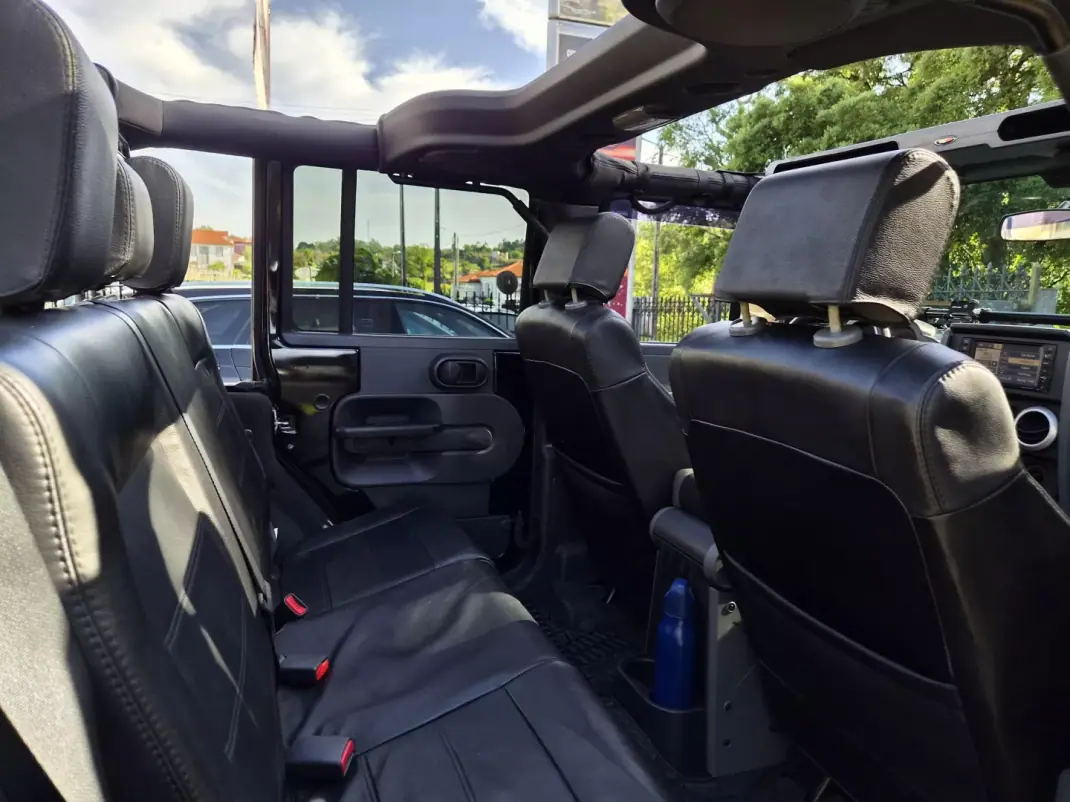 Jeep Wrangler Unlimited 2010 - 39000 EUR, 169000 km - 169000km - foto 24 de 26