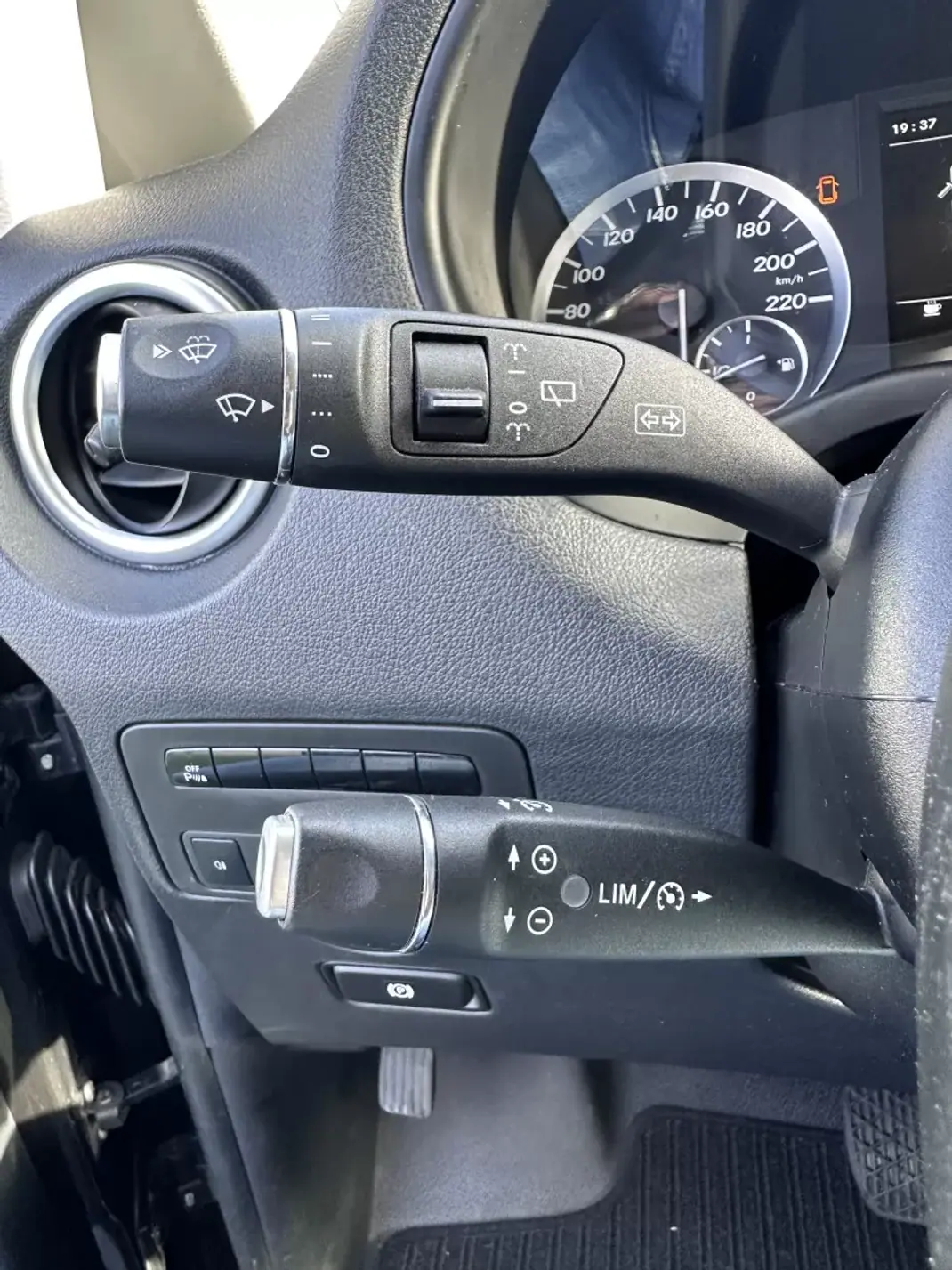 Mercedes-Benz Vito Tourer 2015 - 24900 EUR, 320000 km - AUTO.MOTO.pt - 320000km - foto 52 de 57