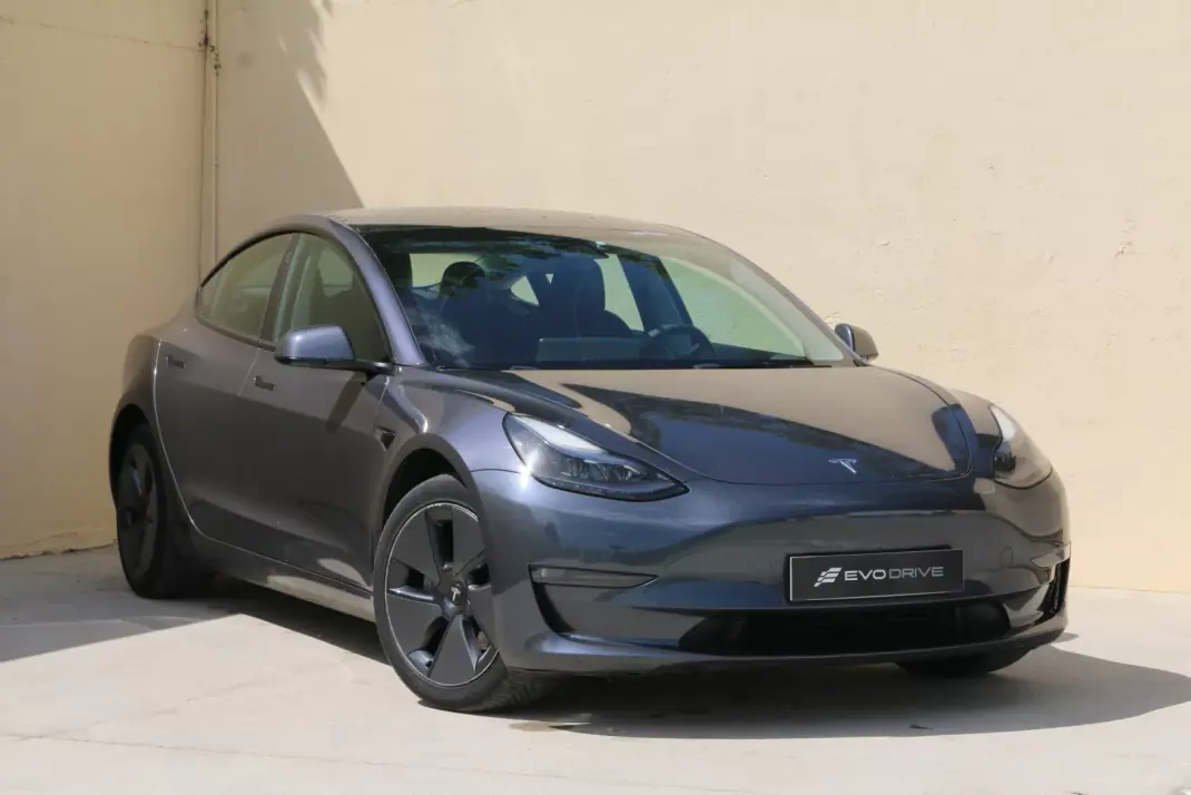 Tesla Model 3 2023 - 28990 EUR, 114500 km - AUTO.MOTO.pt - 114500km - foto 1 de 5