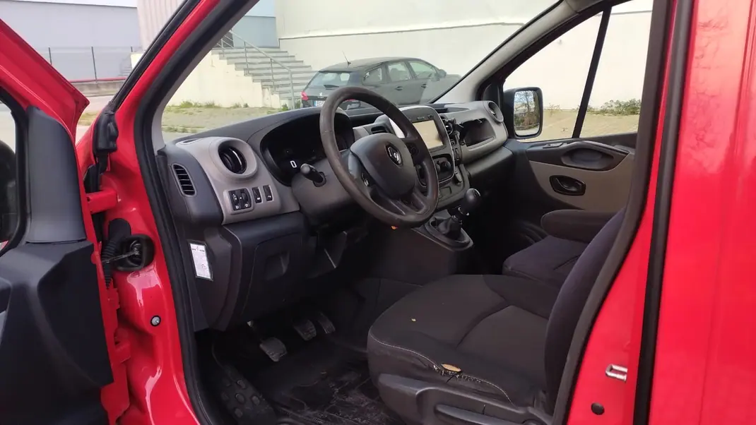 Renault Trafic 2016 - 9900 EUR, 208 km - AUTO.MOTO.pt - 208km - foto 10 de 11